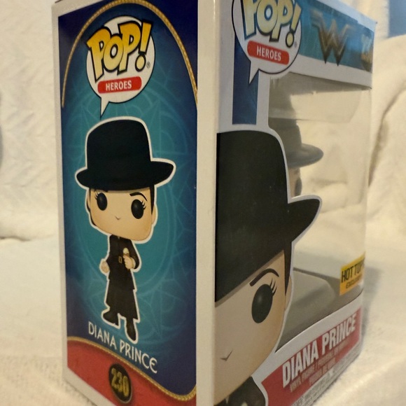 Funko Pop Diana Prince with Black Hat - Picture 2 of 2